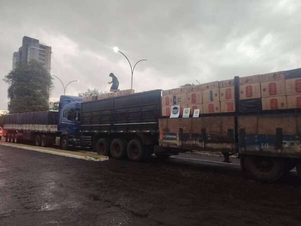 Interceptan dos camiones e incautan cigarrillos fabricados por Tabesa - ABC en el Este - ABC Color