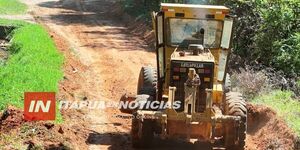 MUNICIPALIDAD DE NUEVA ALBORADA CONTINÚA CON TRABAJOS DE MEJORAMIENTO VIAL