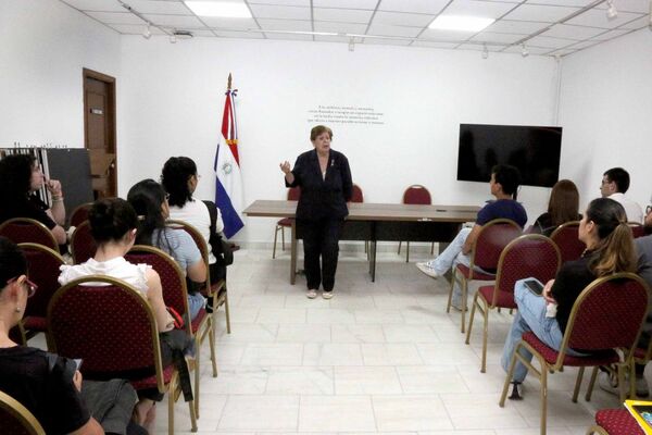 Miembros de Amnistía Internacional visitaron el Museo de la Justicia