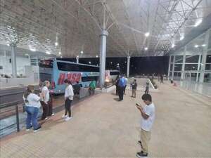 AUDIO: Buses turísticos comienzan a cruzar el Puente de la Integración - A La Gran 7-30 - ABC Color