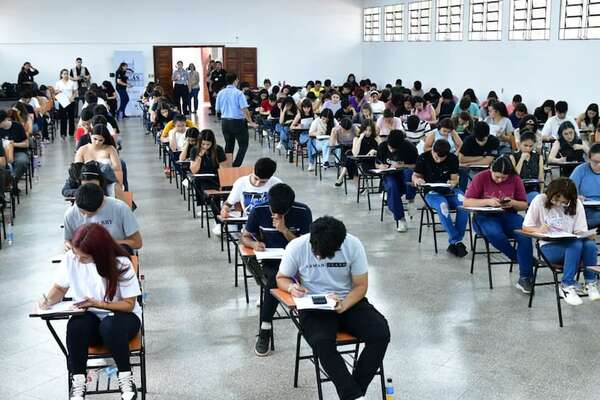 Becas del Gobierno: más de 18.000 jóvenes están habilitados para rendir por 5.000 cupos - Nacionales - ABC Color