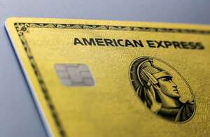 American Express registra mayor gasto de clientes y eleva su dividendo trimestral