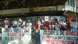 Colegio Internacional defiende a nuevo director y padres exigen su destitución