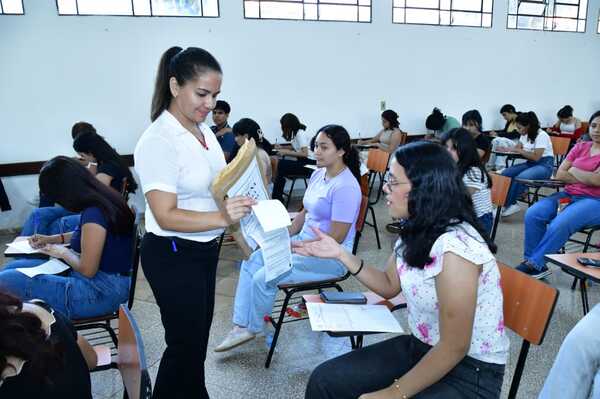 Popular / Todo listo para el examen de las 5.000 becas del Gobierno