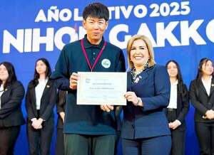 Nihon Gakko homenajea al entrenador de béisbol Kazu Shinohara - Polideportivo - ABC Color