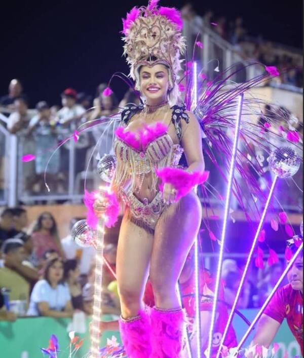 Señalan a Eli Villagra de recorrer y pedir para salir con algunos clubes en los corsos