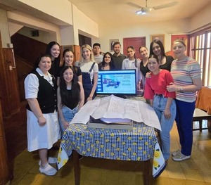 Estudiantes entregan proyecto para Hogar Santa María