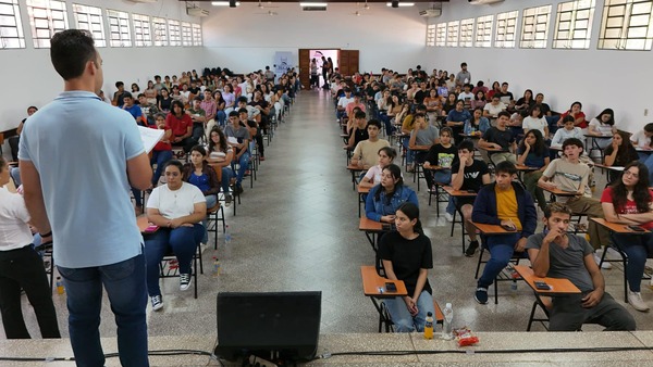 18.000 jóvenes rinden hoy por las Becas Gobierno 2026