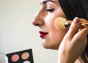 Cómo lograr un efecto lifting en ojos con párpado caído