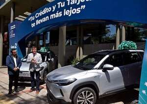 Universitaria premia a dos socias con camionetas 0 Km - Empresariales - ABC Color