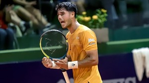 Vallejo vence a la fiebre y clasifica a semis en Chile