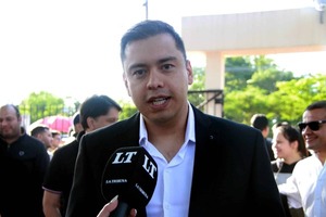 Prieto: Sanciones no frenarán triunfo de Mujica en CDE