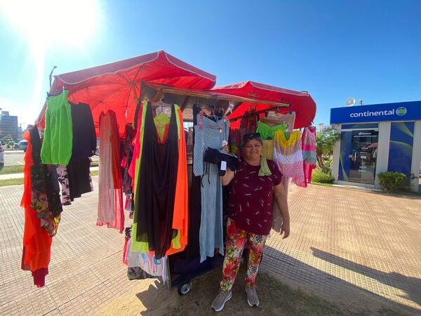 Playa San José se moderniza: vendedores incorporan pagos electrónicos y facilitan la estadía de los veraneantes