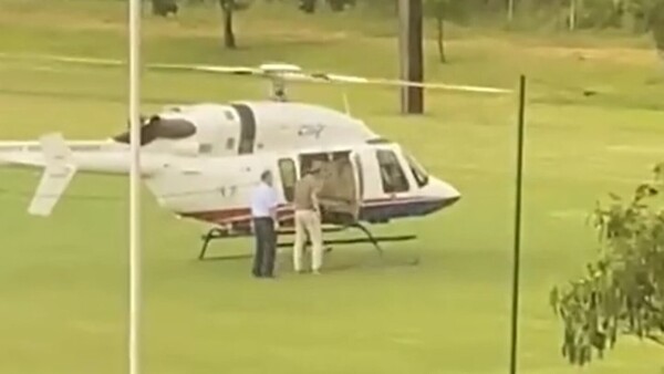 Graban a Peña saliendo en helicóptero de una cancha de golf