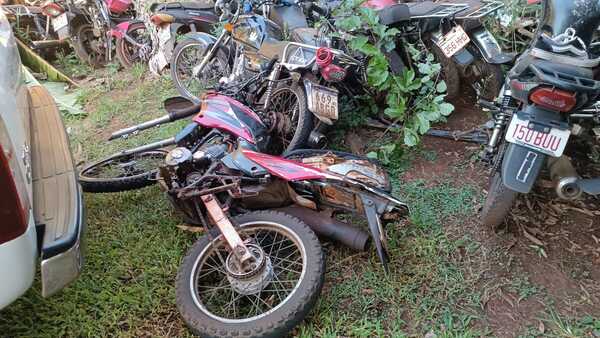 Violento choque entre motocicletas deja un joven herido en Itapúa