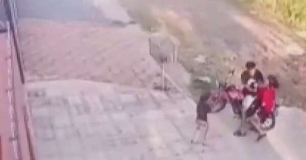La Nación / Buscan a motochorro por violento asalto a dos niñas cerca de despensa en Lambaré