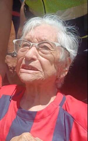 [VIDEO] Doña Petrona 89 años fue a votar: "Cerro Porteño es mi vida, mi hijo, mi corazón"