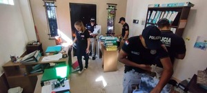 Allanan oficina en Asunción por presunta estafa millonaria a 300 familias de Ypané - La Tribuna