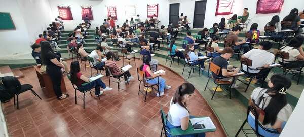 Misiones: 389 jóvenes rinden el examen para las Becas Py - Nacionales - ABC Color