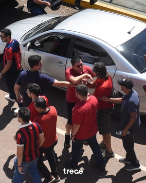 Tensión en elecciones en Cerro: Carlos Aquiles encaró a Ariel Martínez - trece