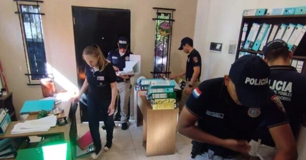 La Nación / Allanan comisión vecinal en Ypané por presunta estafa a 300 familias