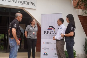 Acompañan evaluaciones para becas del Gobierno en la sede Neuland de la UNA