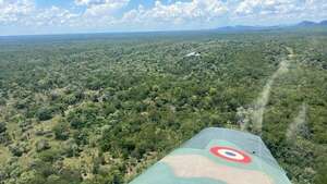 Presunto narcoavión huye hacia el Brasil tras intervención de la FAP - Policiales - ABC Color