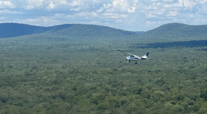 Super Tucano de la FAP intercepta presunta narcoavioneta boliviana en Concepción