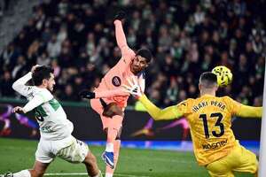 El Barcelona se impone 3-1 en Elche y se afianza en el liderato  - Fútbol Internacional - ABC Color