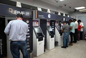 BNF adjudicó limpieza de cajeros e ignoró reclamos - Política - ABC Color