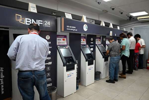 BNF adjudicó limpieza de cajeros e ignoró reclamos - Política - ABC Color
