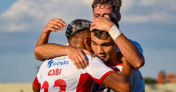 La Nación / Nacional golea y sigue arriba