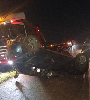 Borracho al volante destrozó su auto tras un vuelco y se salvó de milagro - ADN Digital