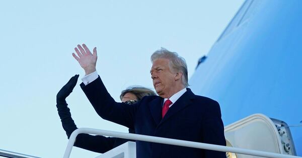 La Nación / Desde el Air Force One, Trump recordó que “barcos muy grandes y potentes se dirigen hacia Irán”