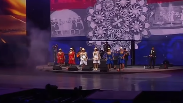 Las Paraguayas encanta a público argentino el Festival Nacional de Folklore de Cosquín