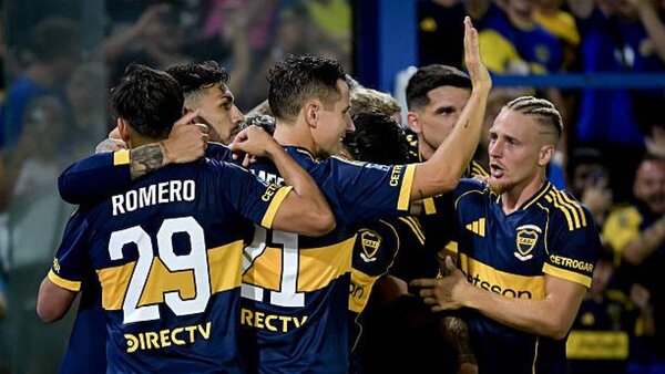 Ángel Romero debuta en Boca Juniors generando un penal