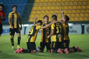 Popular / ¡El Cacique aplastó a Rubio Ñu!