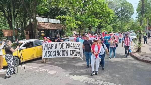 Siguen dilatando sesión sobre mafia de los pagarés - Política - ABC Color