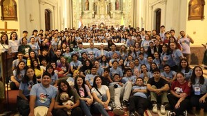 Cardenal advierte a jóvenes sobre ‘‘vendehúmos’’ y falsas promesas