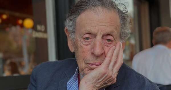 La Nación / Philip Glass cancela estreno musical por su “contradicción” con la Casa Blanca