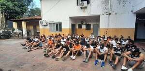 Video: disturbios y un detenido por supuestos disparos durante partido Olimpia-Trinidense - Policiales - ABC Color