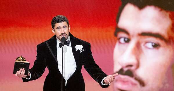 La Nación / Bad Bunny hizo historia en el Grammy con “DeBÍ TiRAR MáS FOToS”