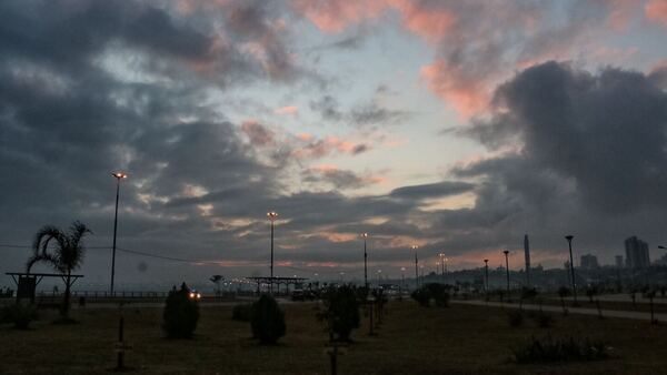 Anuncian chaparrones, pero el calorazo seguirá