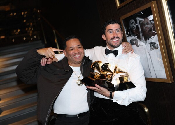 Bad Bunny se alza con histórico Grammy a álbum del año