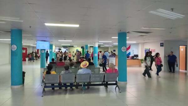 “Viacrucis” de asegurados: no hay turnos ni médicos en IPS - Nacionales - ABC Color