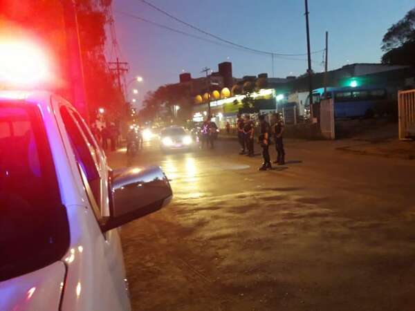 Más de 20 personas fueron demoradas en controles nocturnos en la ciudad de Luque - Policiales - ABC Color