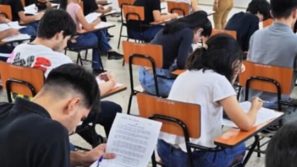 Excluyen a postulante por fraude en examen de becas Itaipú