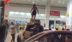 Popular / (Video) Yiyi ojapo “aterrizaje forzoso” luego de perrear camioneta ári