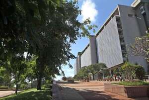 Vía excepción, BCP apunta a la compra de central telefónica casi “obsoleta” - Política - ABC Color