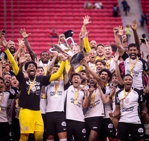 Paquetá falló un gol increíble; Corinthians le ganó la Supercopa a Flamengo